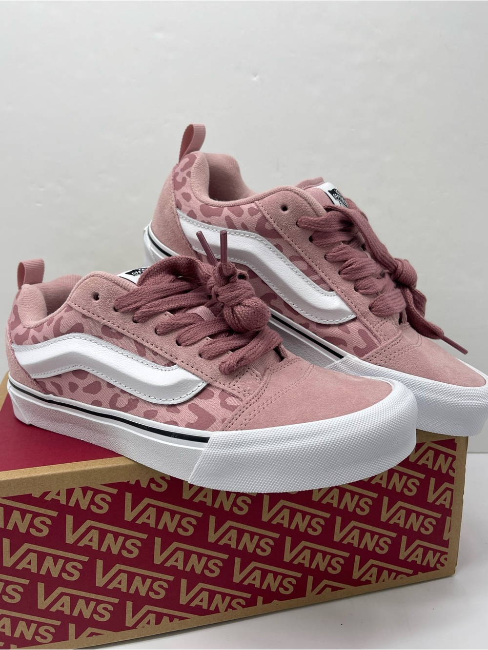 Vans WMNS Knu Skool
LEOPARD Misty Mauve
VN000D2TFPR Sneakers Skate
Leopard - Picture 4 of 15
